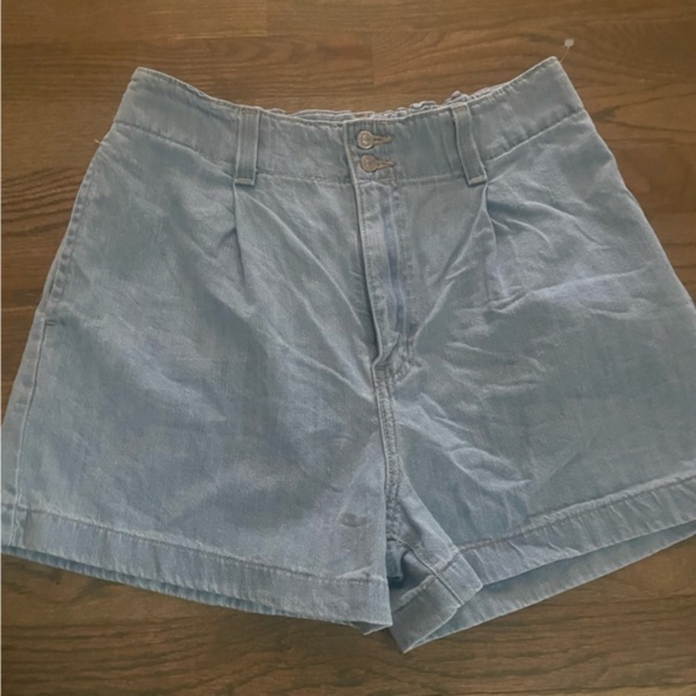 Women Denizen Levi’s jean shorts size 26/2‎